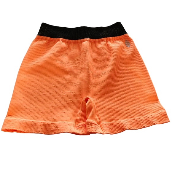 Free People Pants - NWT FREE PEOPLE Seamless Short in Peach Horizon Size Med/Large